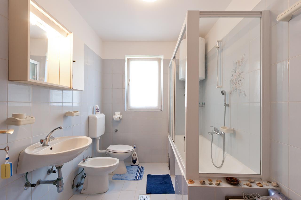 Apartments Neda Porec Exterior photo